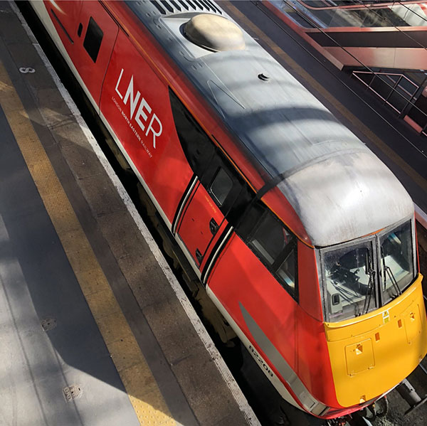 伦敦东北部铁路运营公司LNER的新VI3.jpg